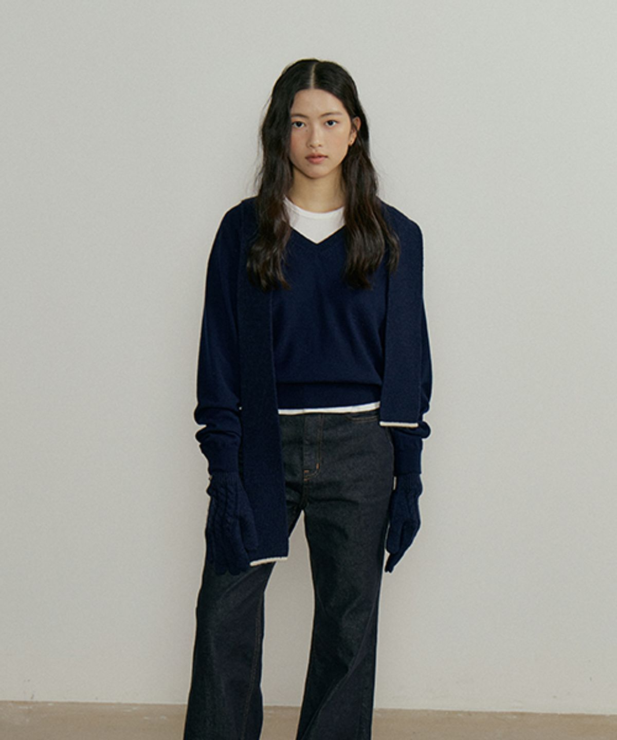 링서울(LINGSEOUL) merino wool V-neck knit top-navy