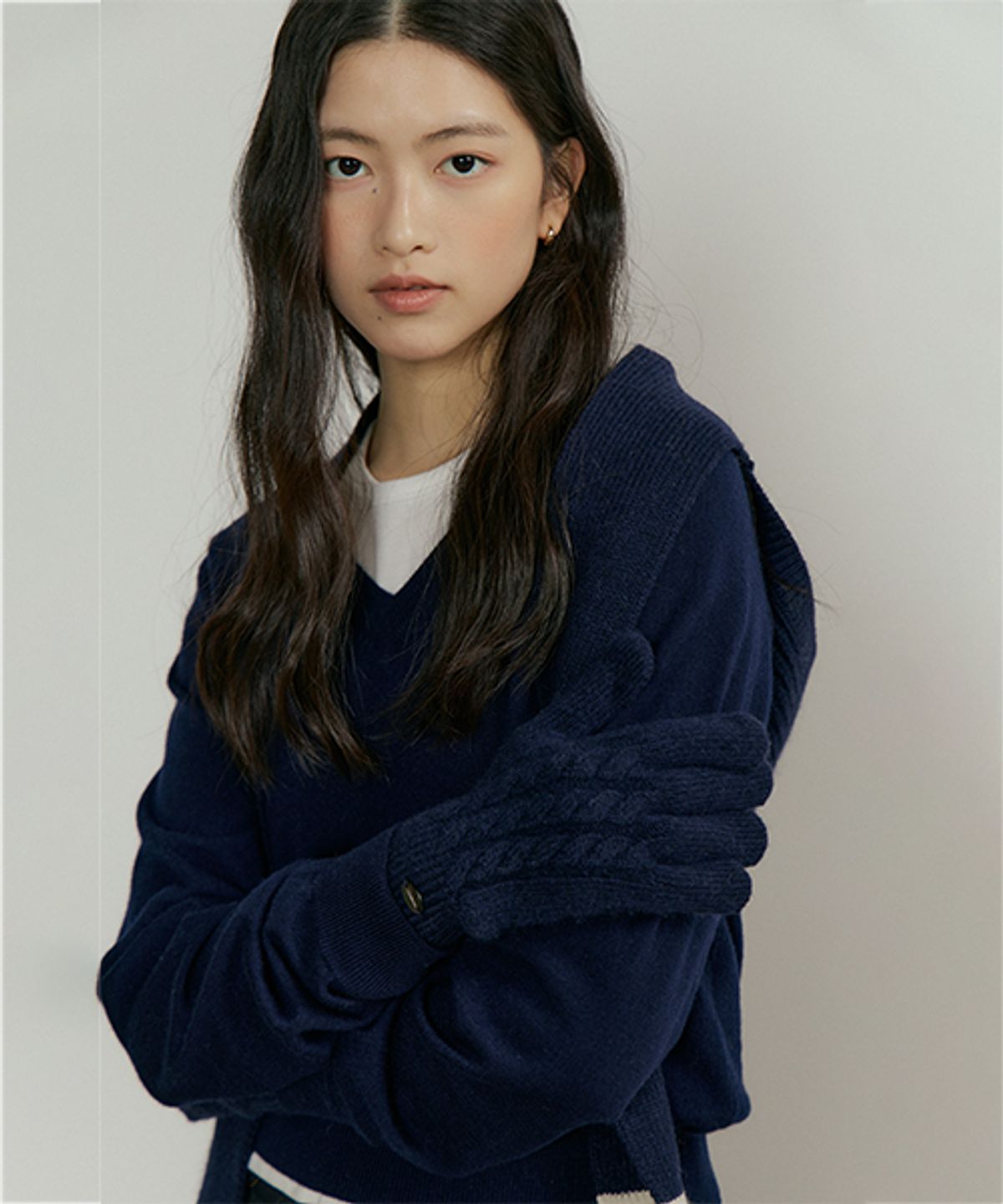 링서울(LINGSEOUL) merino wool V-neck knit top-navy