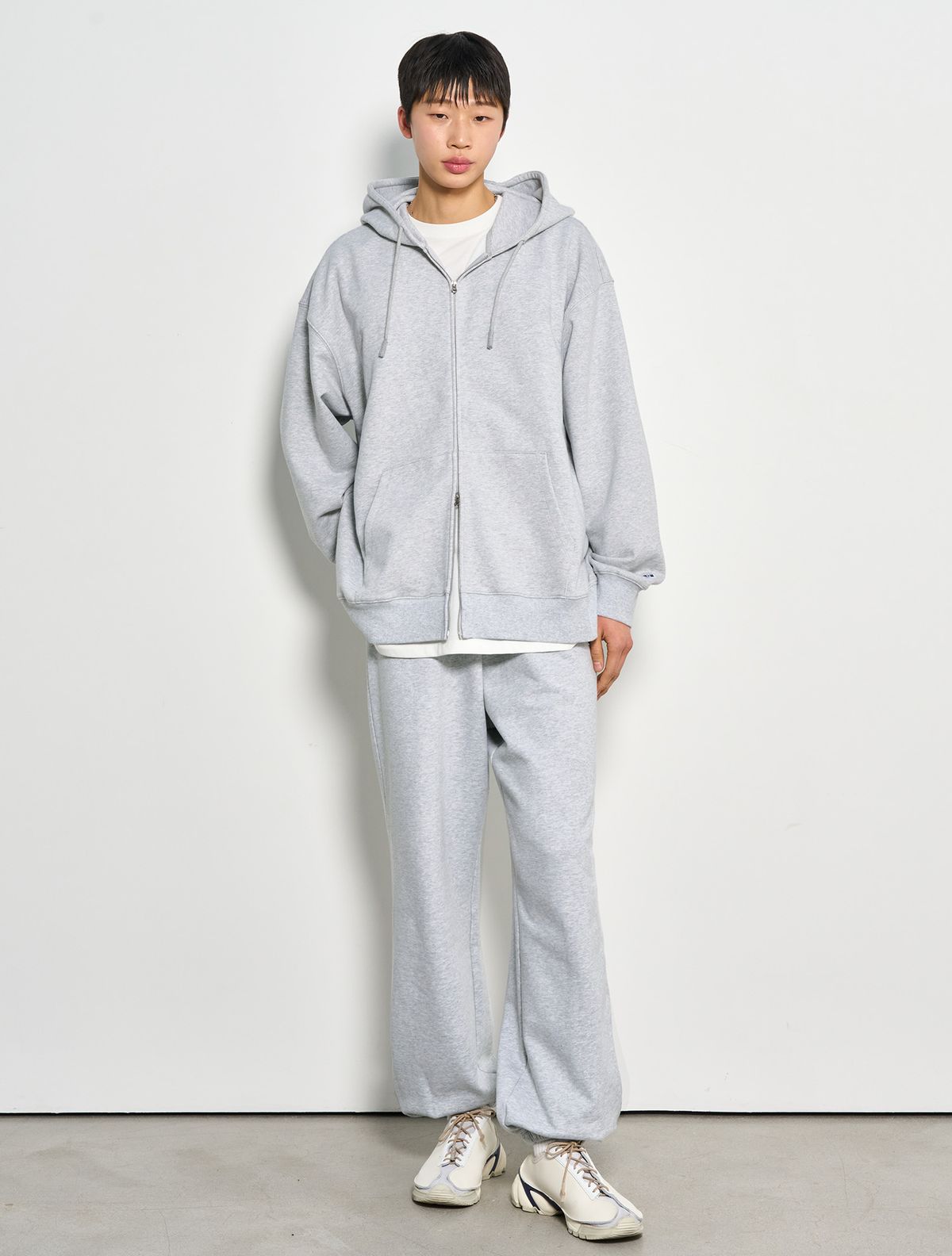 제너럴아이디어(GENERALIDEA) 에센셜 코지 스웨트 조거 팬츠 [MELANGE GREY] / SBD1U52040