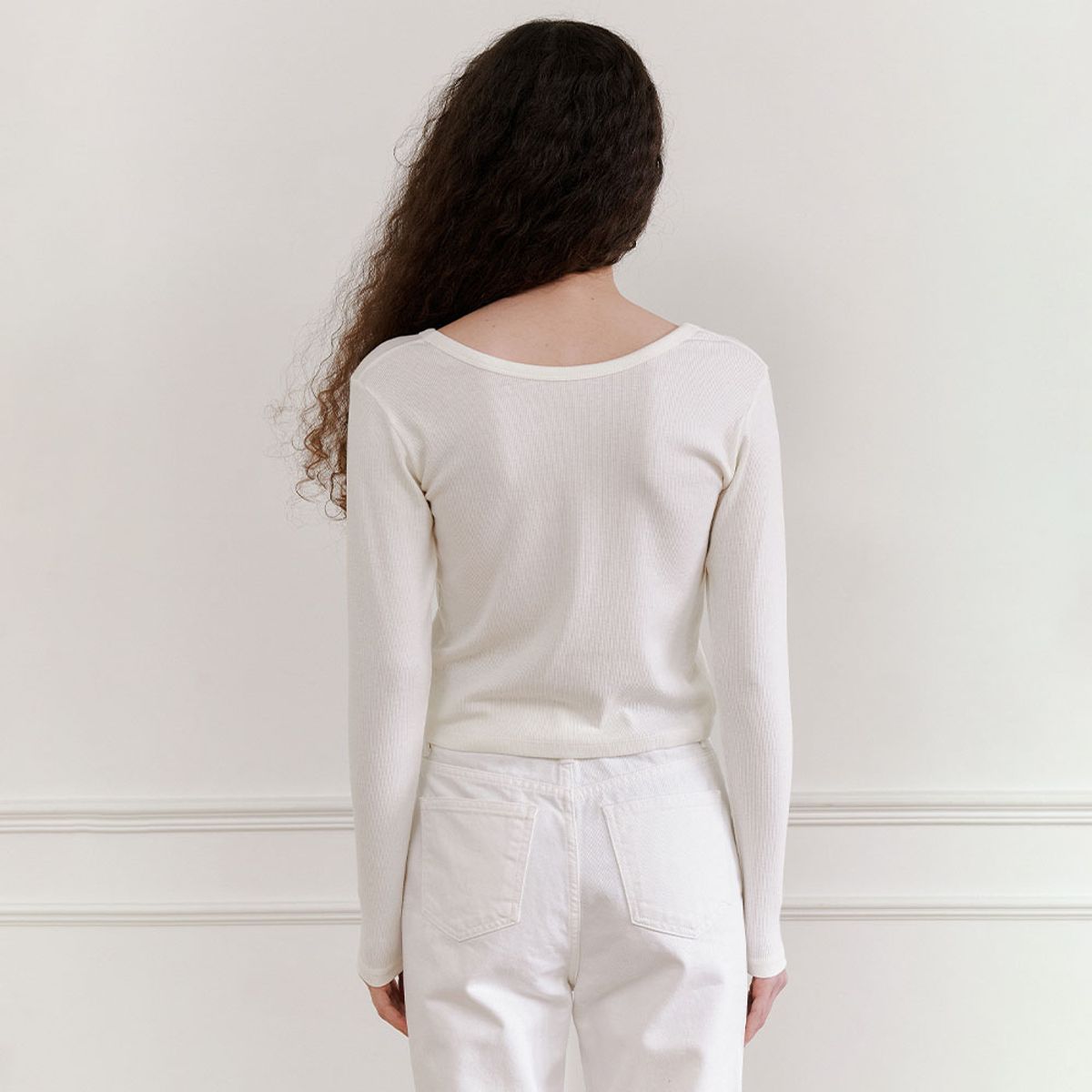 하우스 오브 폰드(HOUSE OF POND) Two ways u neck t shirt (Ivory, Beige)