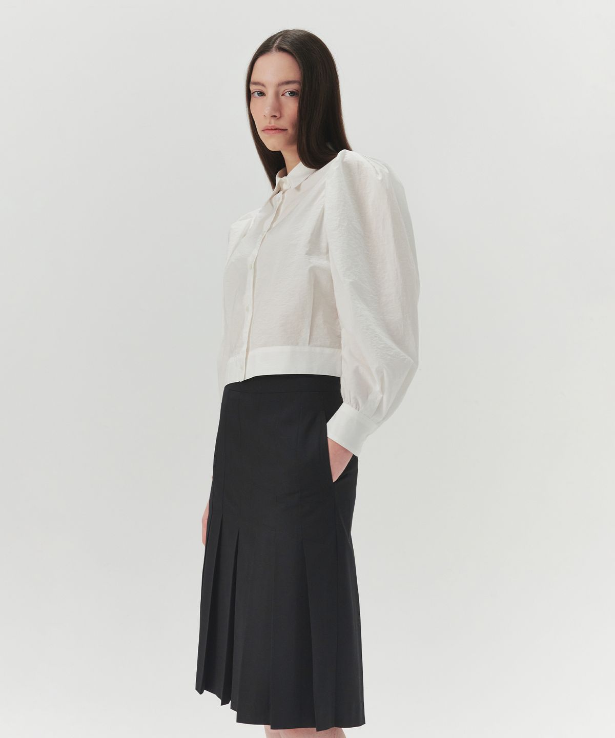 르바(LEVAR) See-Through Cropped Blouse - Off White
