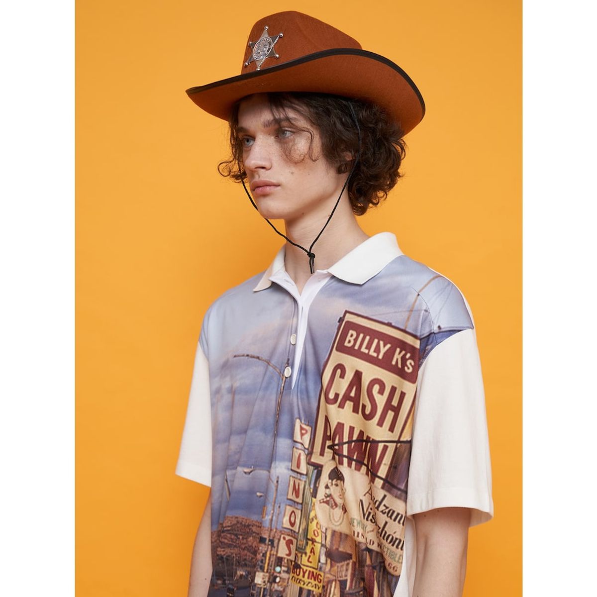 샌드 사운드(SAND SOUND) Cash Pawn Graphic Short Sleeve Polo TShirt  Ivory
