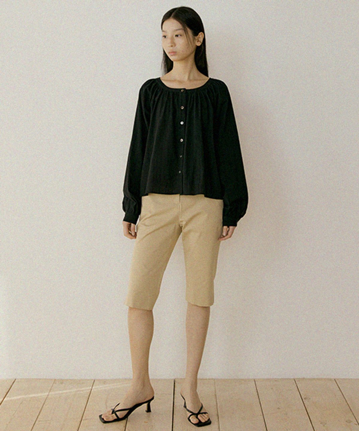 링서울(LINGSEOUL) stripe shirring volume blouse-black