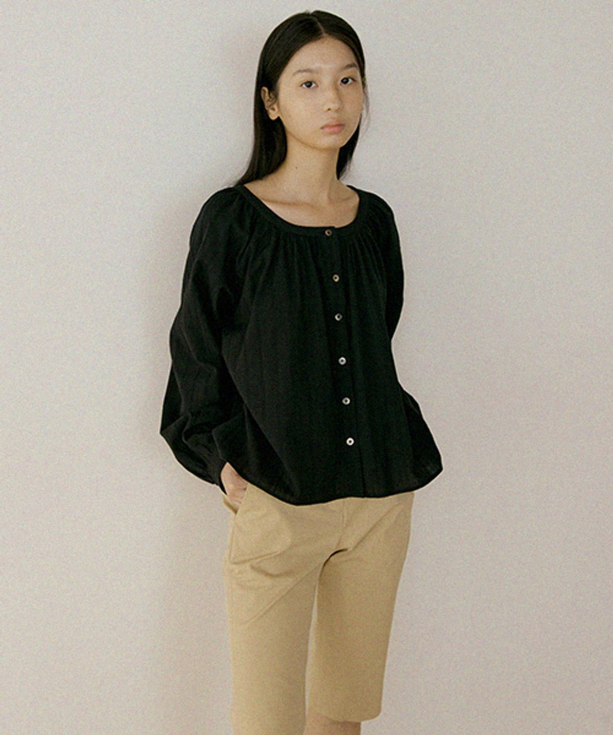 링서울(LINGSEOUL) stripe shirring volume blouse-black