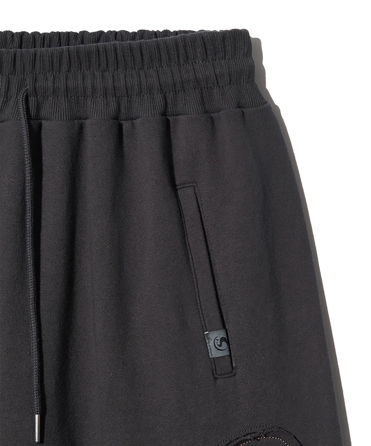 피스메이커(PIECE MAKER) TS LOGO APPLIQUE SWEAT PANTS (CHARCOAL)