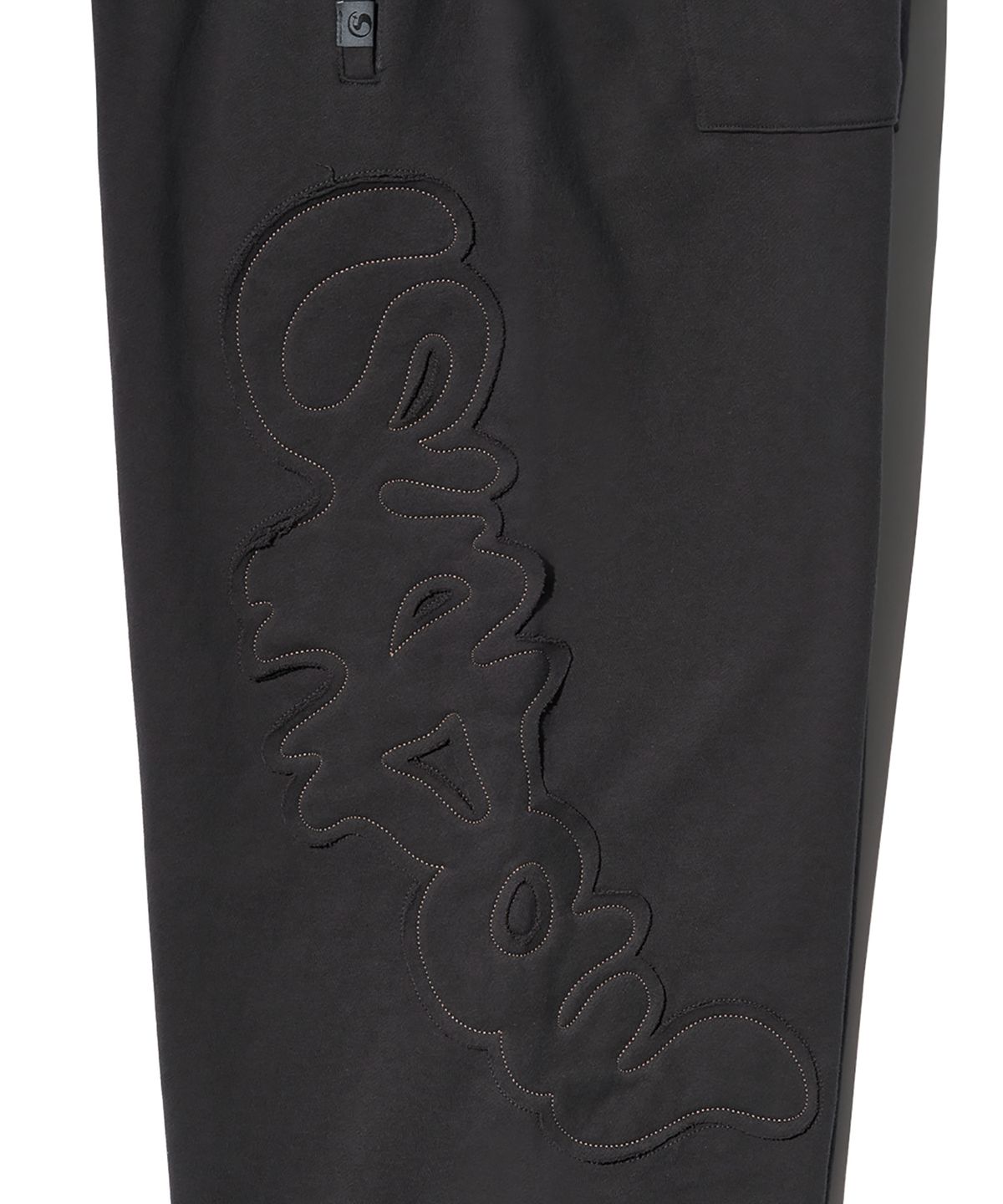 피스메이커(PIECE MAKER) TS LOGO APPLIQUE SWEAT PANTS (CHARCOAL)