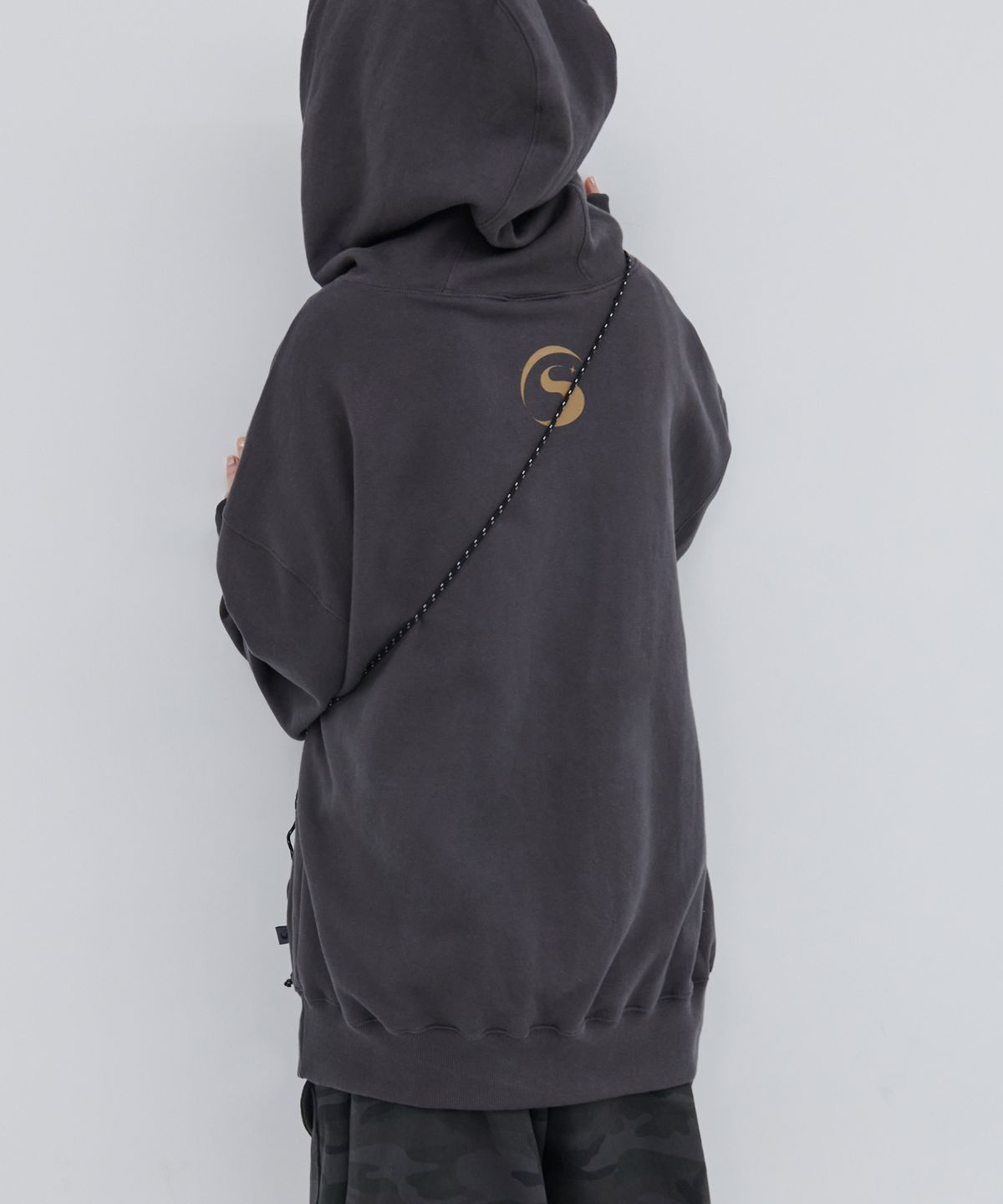 피스메이커(PIECE MAKER) TS LOGO HOODIE (CHARCOAL)