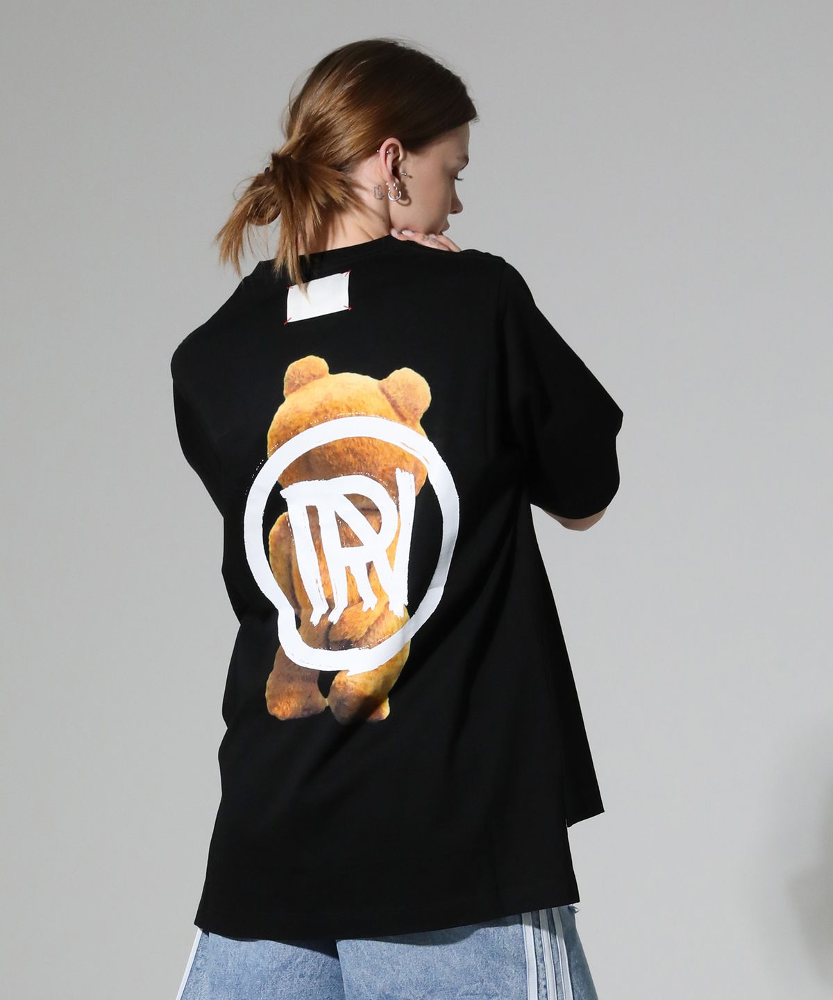 림닉(REEMNIK) 로고 베어 티셔츠 (Black)