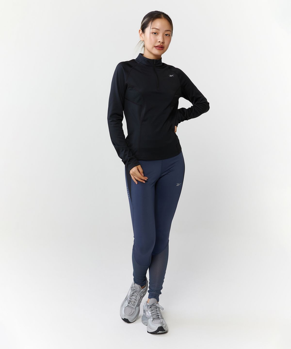 리복(REEBOK) 러닝 하프 집업 티셔츠 (W) - 블랙 / 100075413