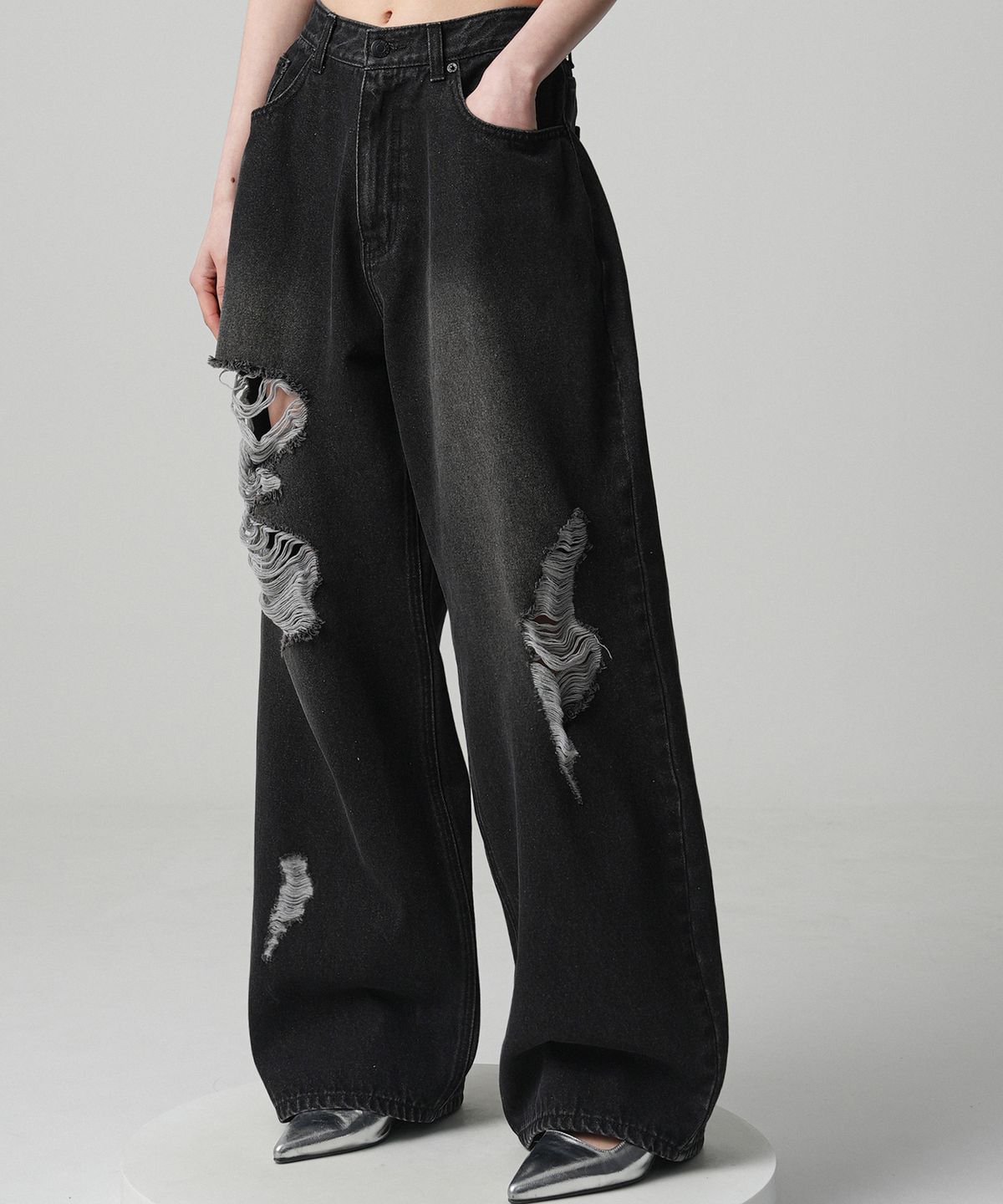 어반드레스(AVANDRESS) Brush Destroyed Denim Pants BLACK