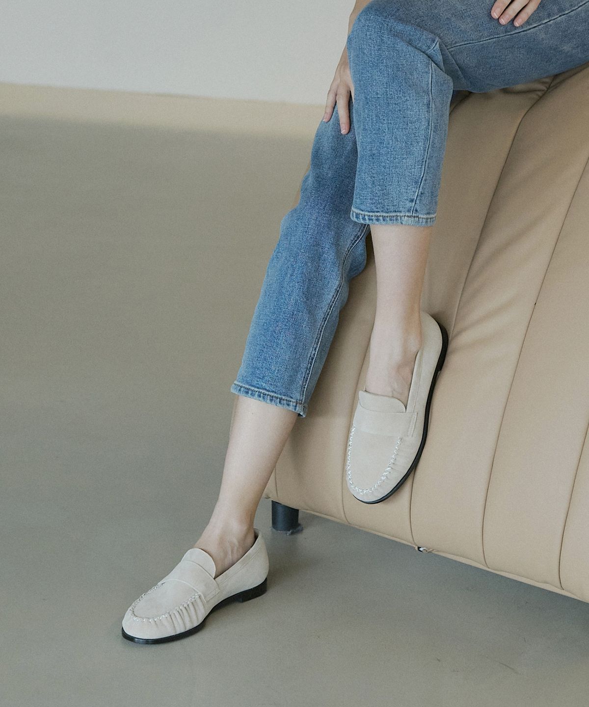 트레텐(TRETEN) Stitch Flat Loafers