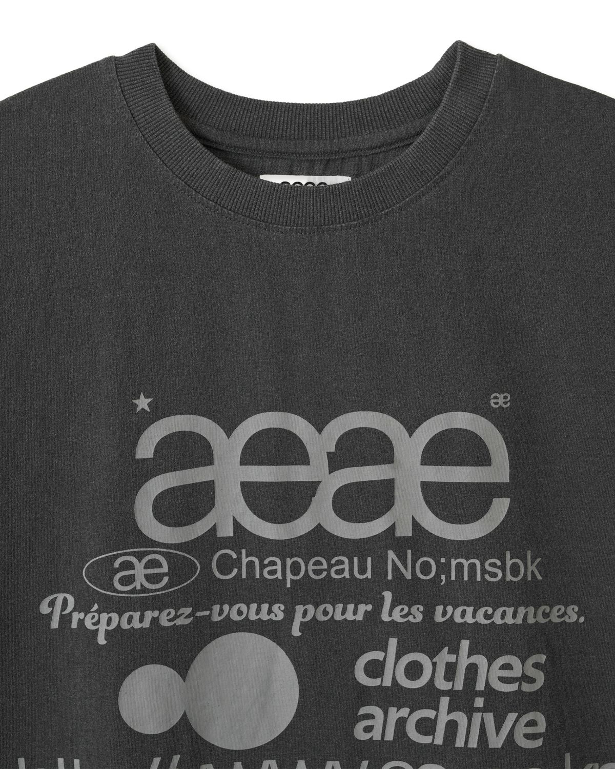 에이이에이이(AEAE) WEB LOGO T-SHIRTS [PIGMENT BLACK]
