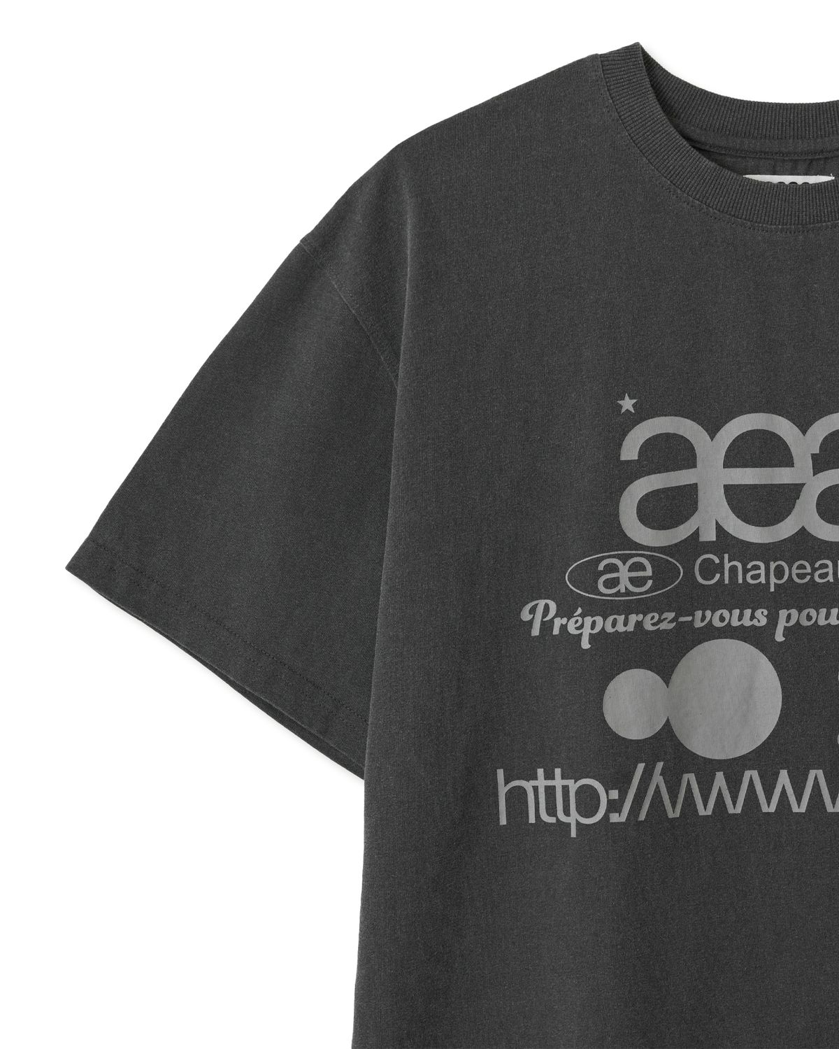 에이이에이이(AEAE) WEB LOGO T-SHIRTS [PIGMENT BLACK]