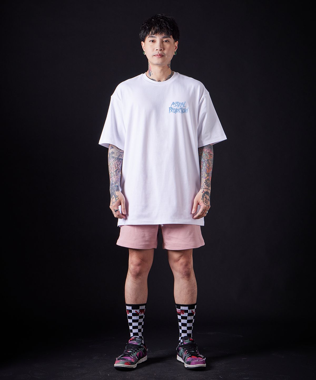 아스트랄 프로젝션(ASTRAL PROJECTION) 그래피티 레터링 수피마 코튼 라운드 넥 반팔 티셔츠_화이트