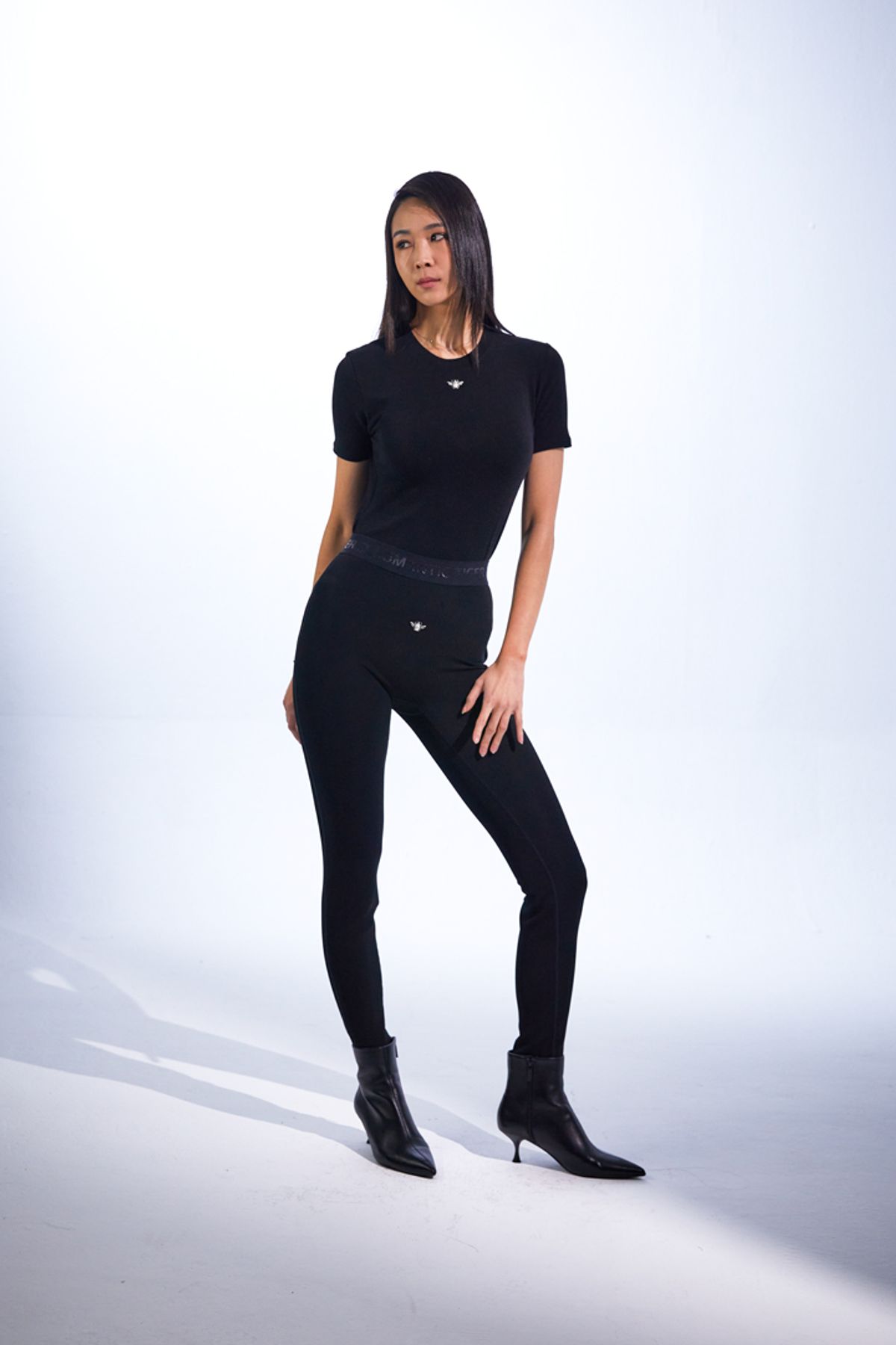 로맨틱타이거(ROMANTIC TIGER) chrome beetle basic black leggings