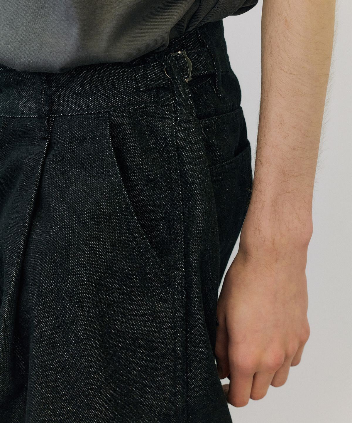 엔도어(ENDOOR) deep tuck washed denim pants (black)