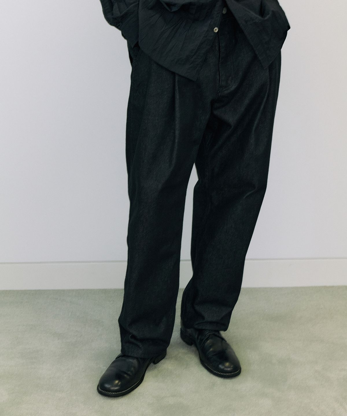 엔도어(ENDOOR) deep tuck washed denim pants (black)