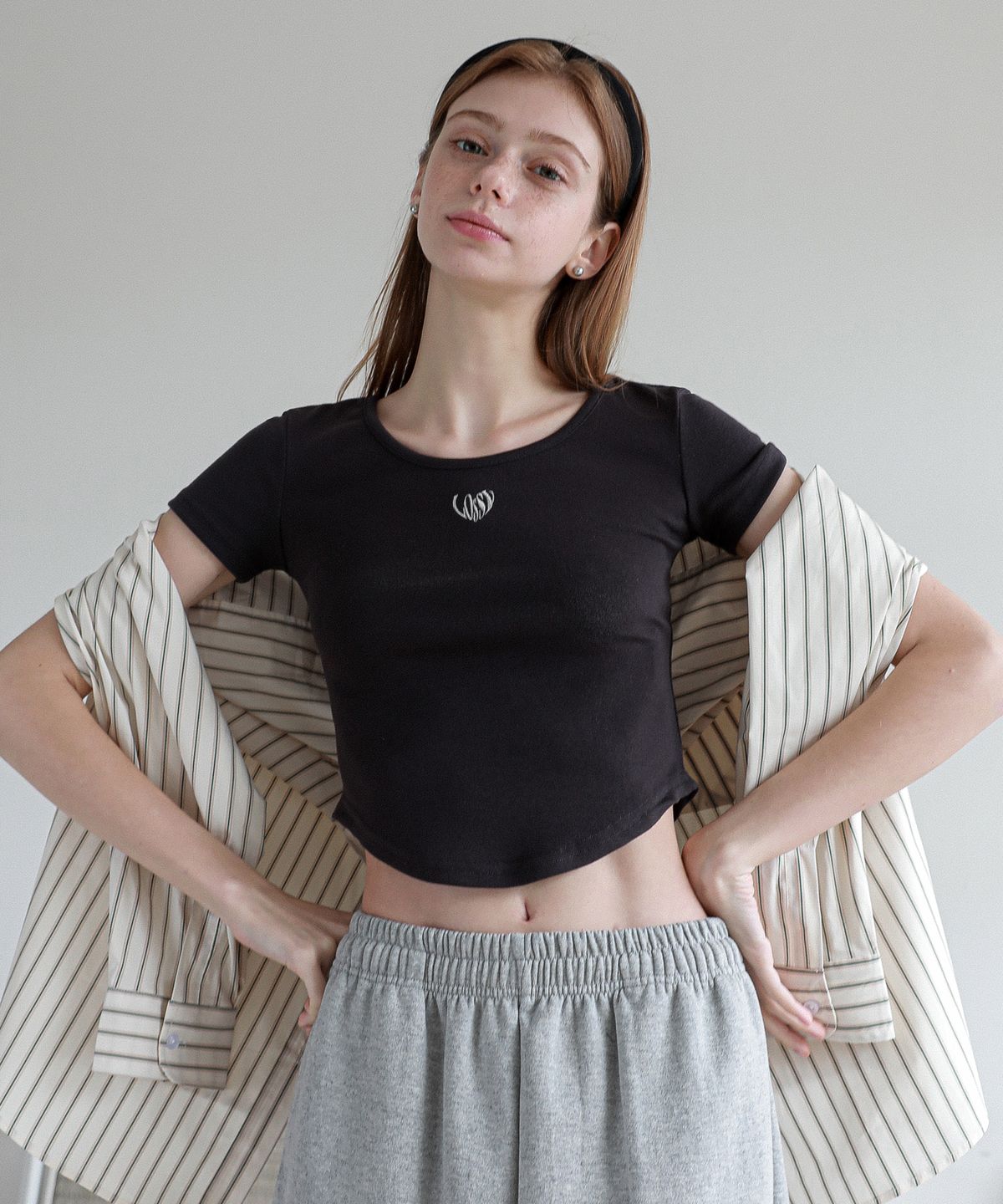 로시로우(LOSSYROW) Fitted U-neck Short Sleeve  Charcoal