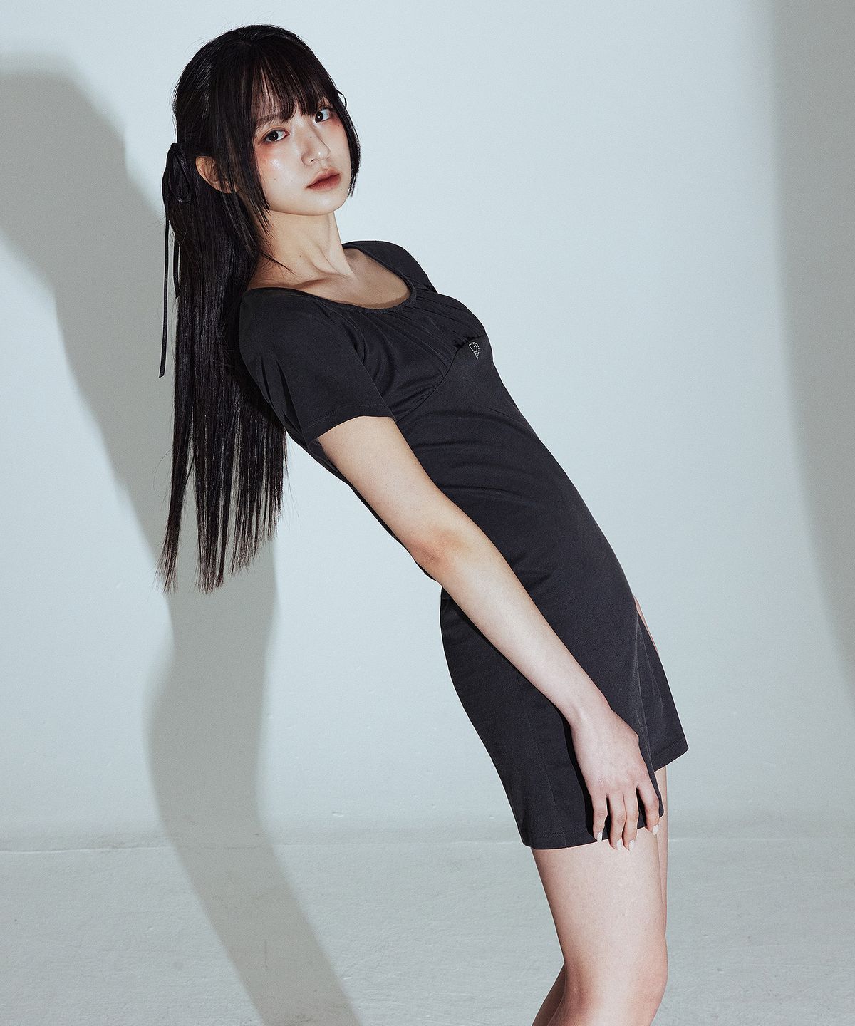 플라즈마스페어(PLASMA SPHERE) PUFF DRESS IN DARK GREY (셔링 주름 원피스)