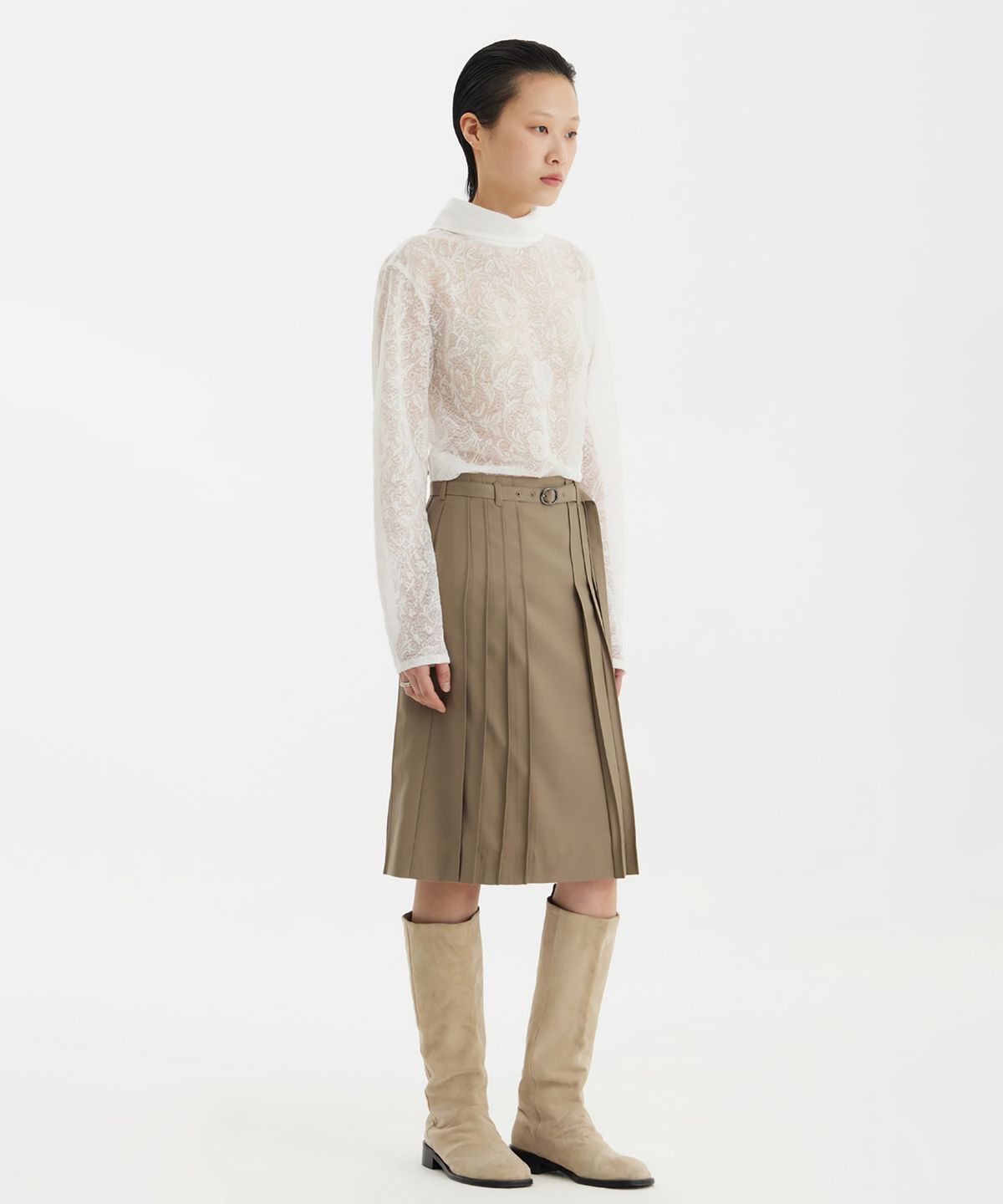 유스(YOUTH) Turtleneck Blouse - White