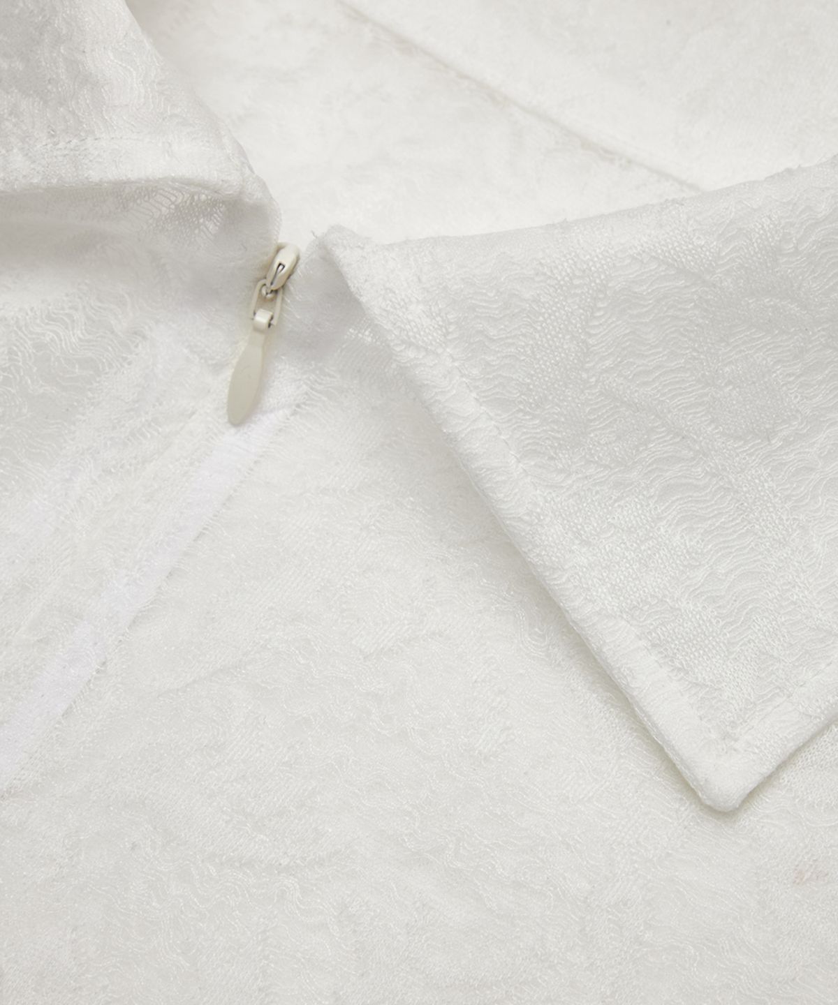 유스(YOUTH) Turtleneck Blouse - White