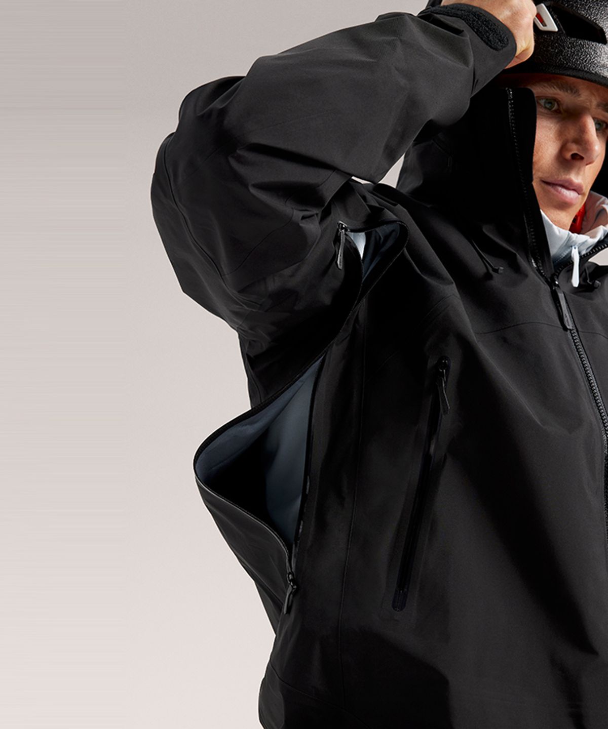 아크테릭스(ARCTERYX) 베타 AR 재킷 남성 - BLACK / AJOSMX7082