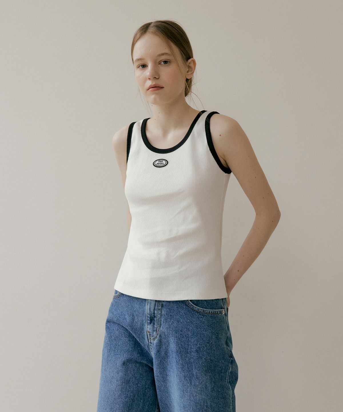 더페니(THE PENNY) LOGO COMBIE SLEEVELESS TEE - Ivory