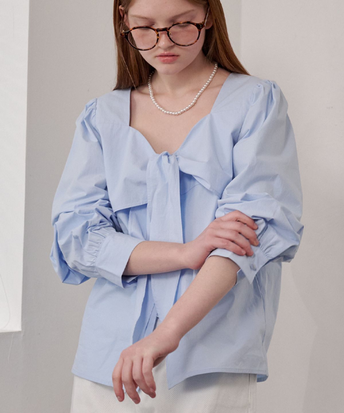 론론(RONRON) RIBBON BOW BLOUSE SOFT BLUE