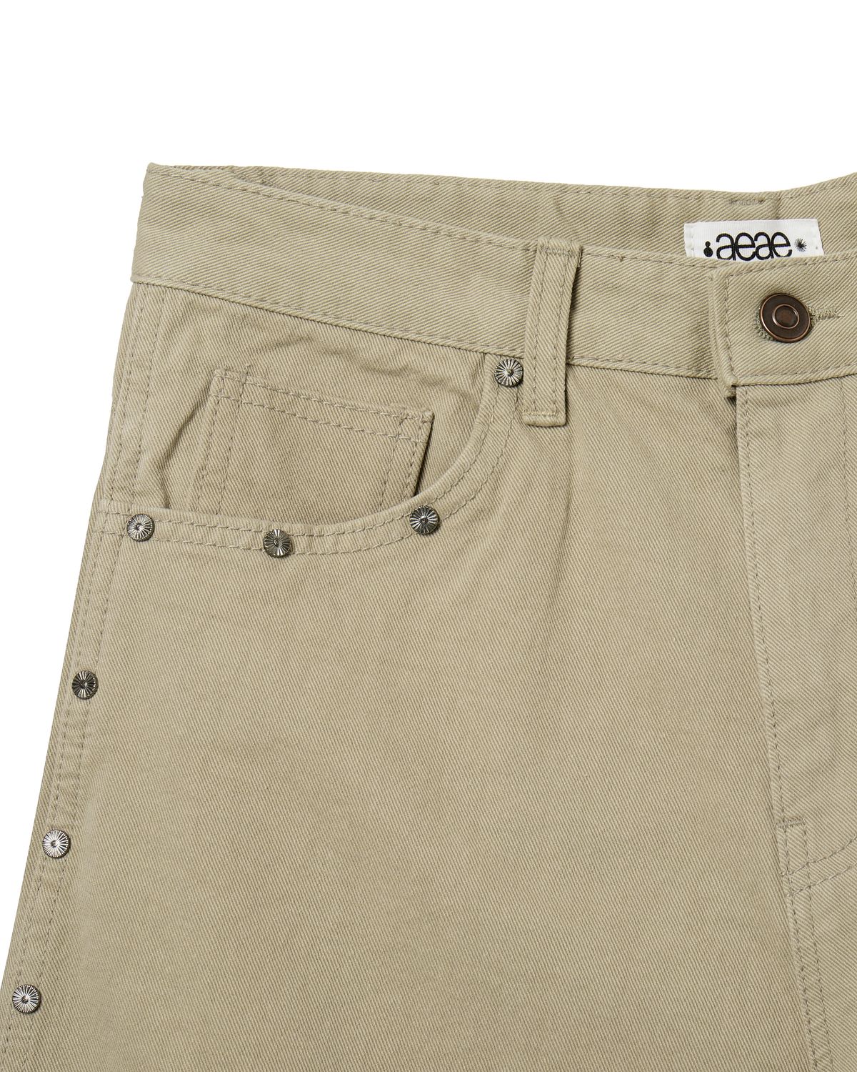 에이이에이이(AEAE) STUD SHORTS [BEIGE]