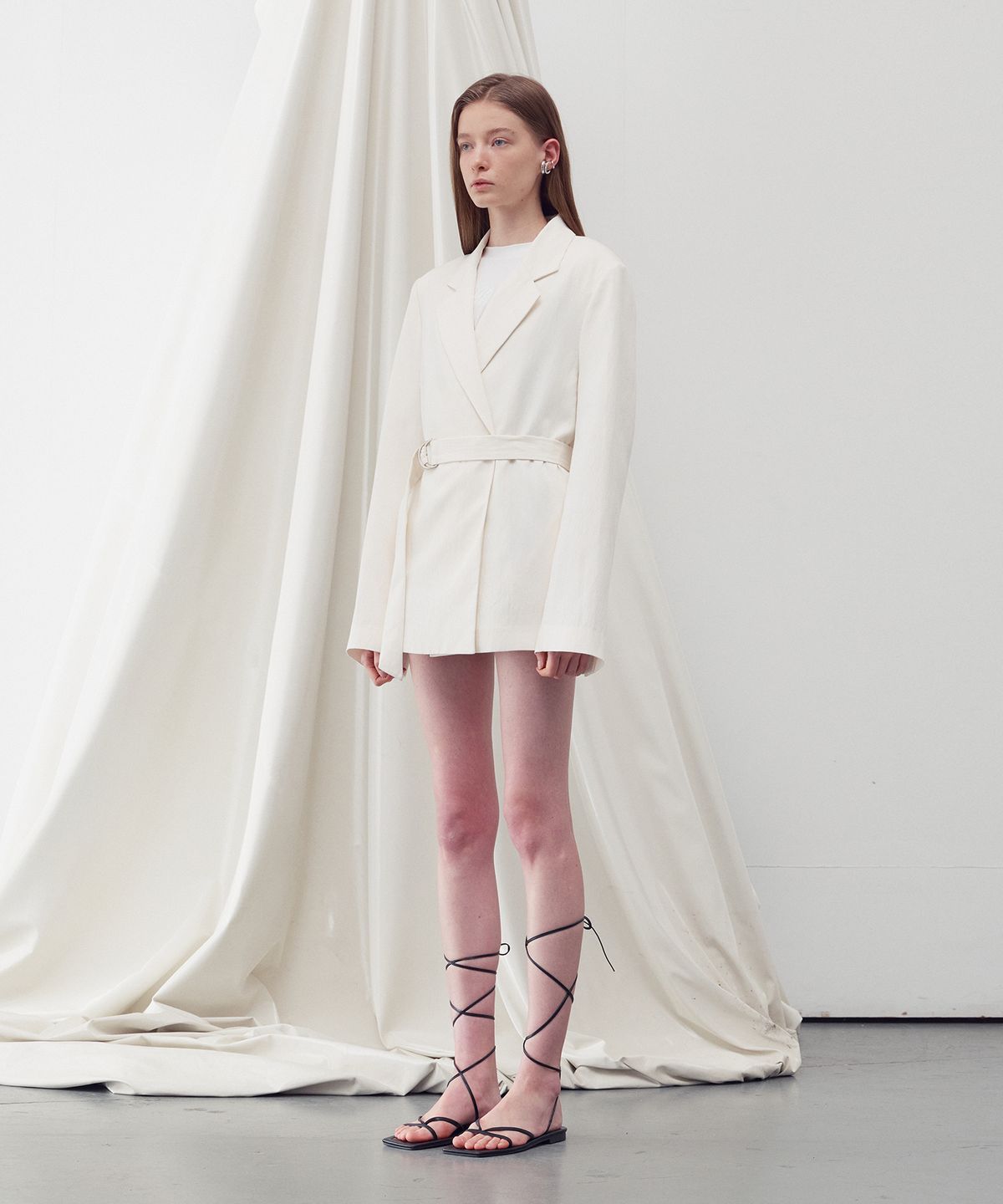 리이(RE RHEE) D-RING BELTED JACKET IVORY