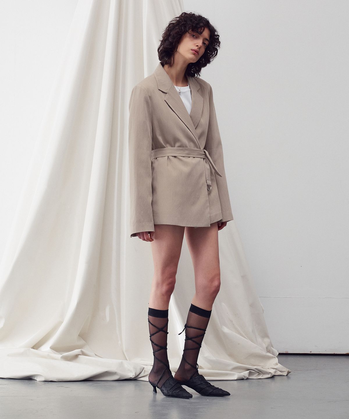 리이(RE RHEE) D-RING BELTED JACKET BEIGE