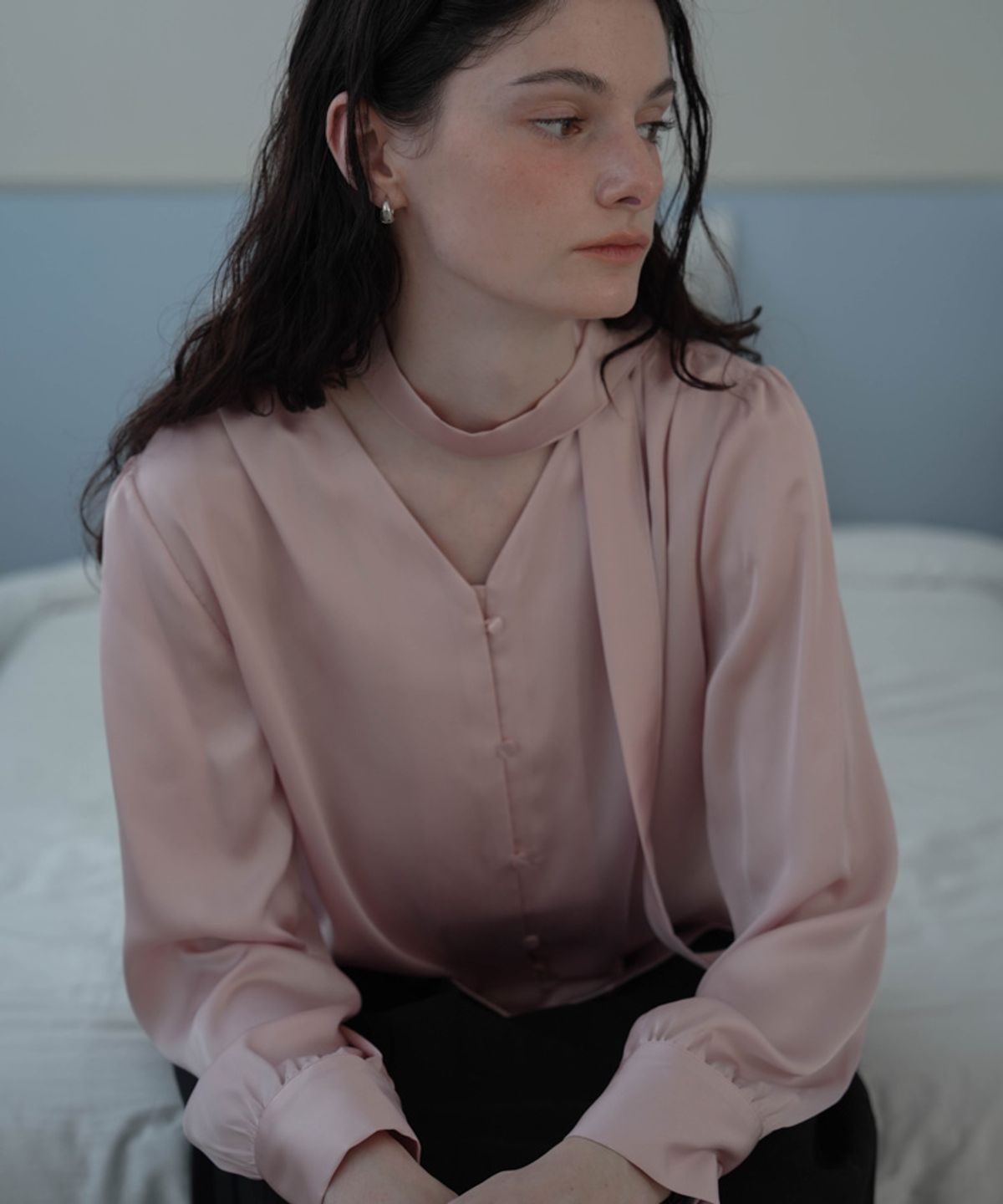 드헤베(DEHEVE) Camila Tie Silky Blouse [Pink]