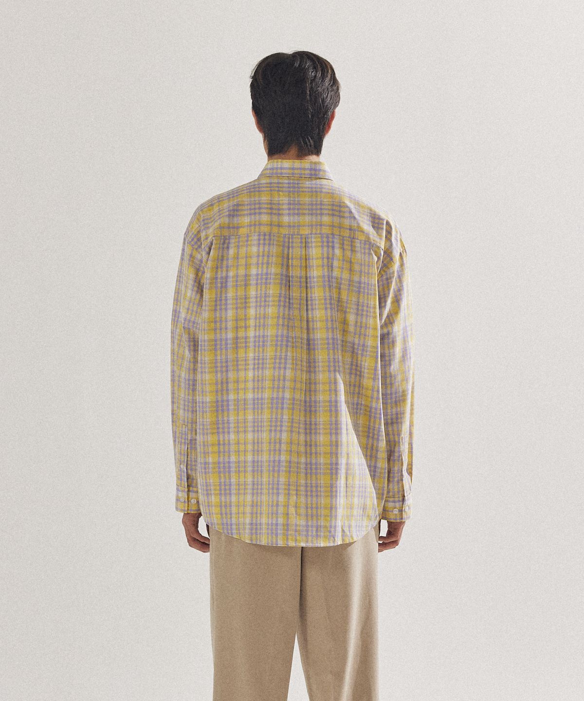 팔랩(PALAP) 남여공용 뉴트로 오버핏 스몰체크 셔츠_PL24S3SH023_YE