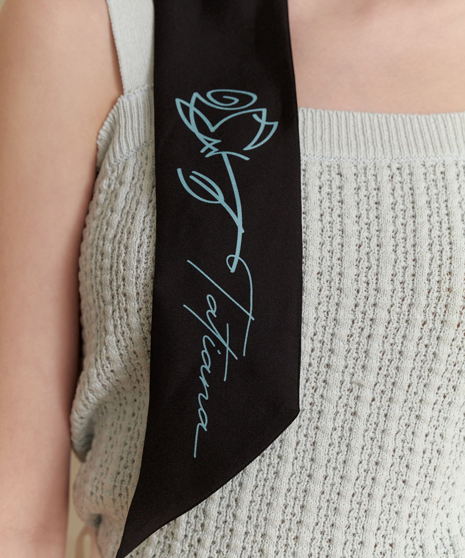 MUSINSA公式 | TATIANA Blooming Blue Rose Twilli Silk Scarf