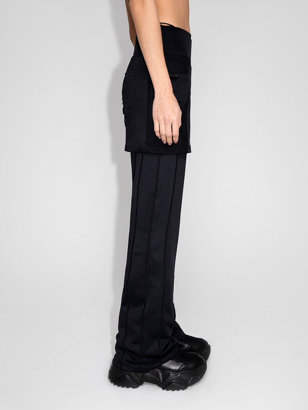 와이이이엘(YEEL) LOGO PATCH SKIRT PANTS BLACK
