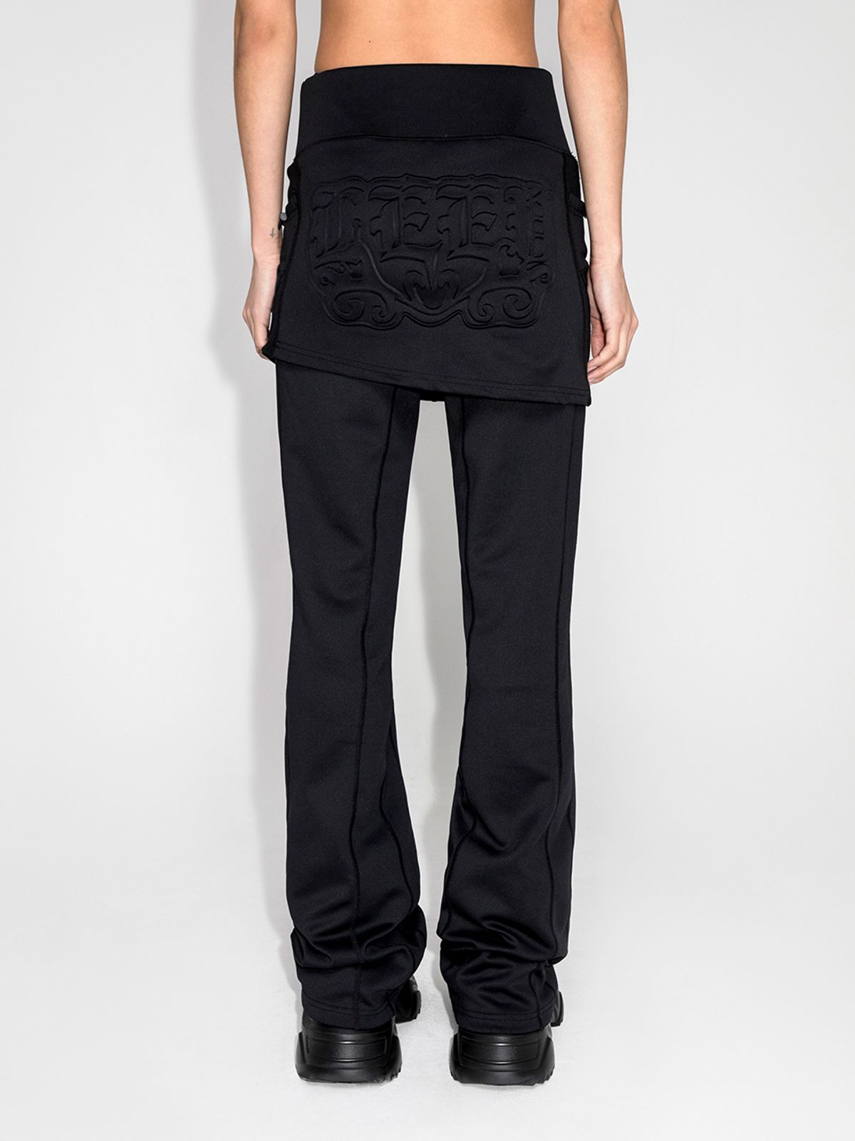 와이이이엘(YEEL) LOGO PATCH SKIRT PANTS BLACK