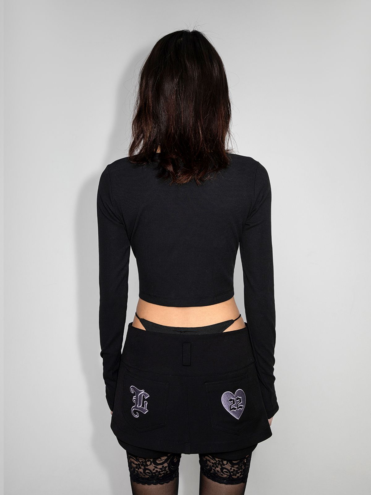 와이이이엘(YEEL) LOGO BUTTON CROPEED CARDIGAN BLACK