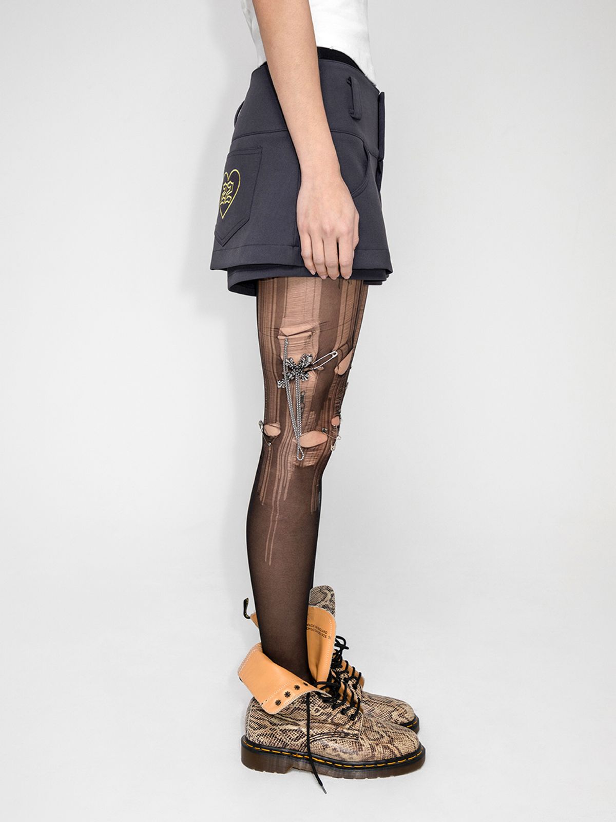 와이이이엘(YEEL) LOW-RISE SKIRT PANTS CHARCOAL