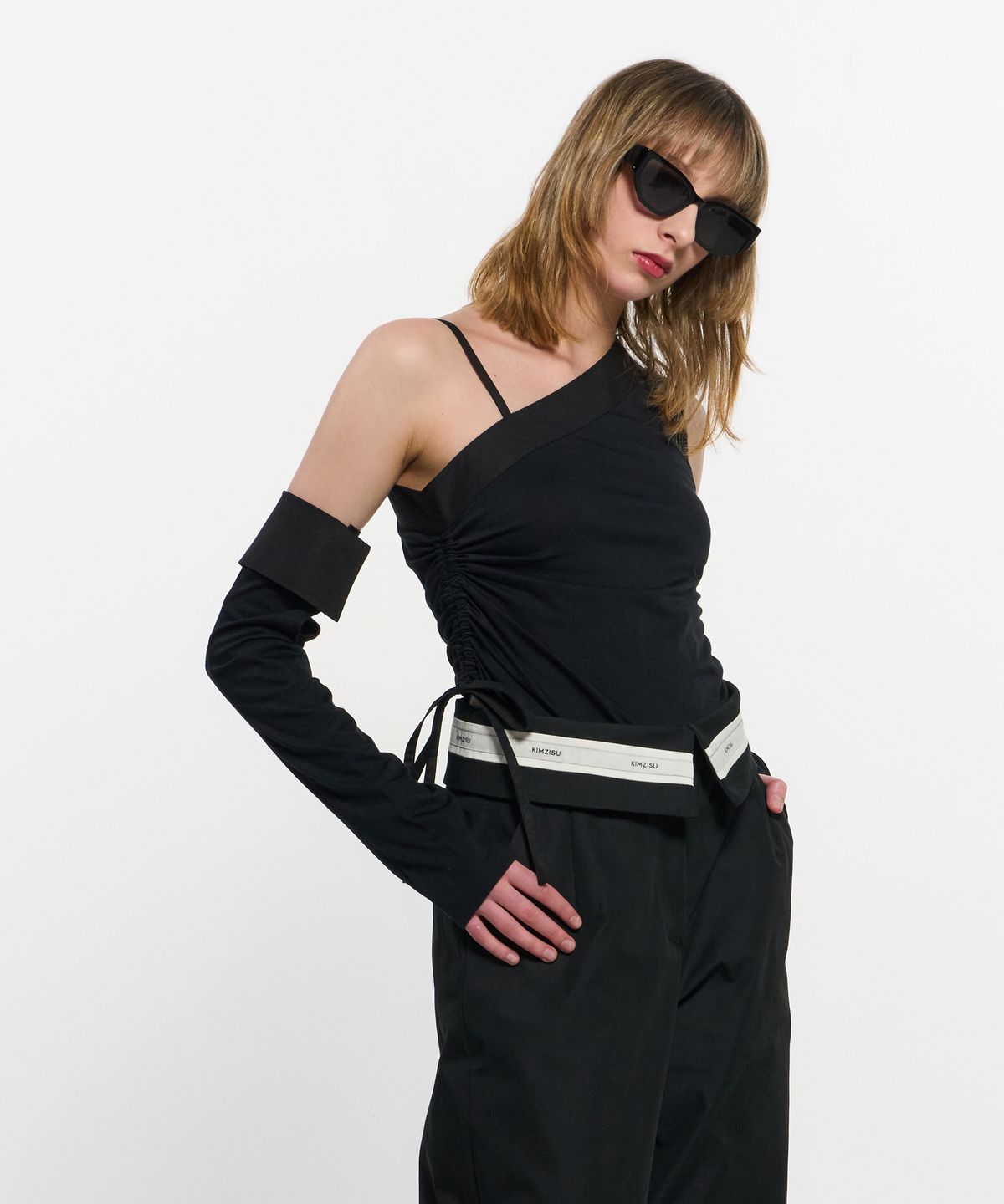 킴지수(KIMZISU) Detachable Sleeve One Shoulder Top _ BLACK