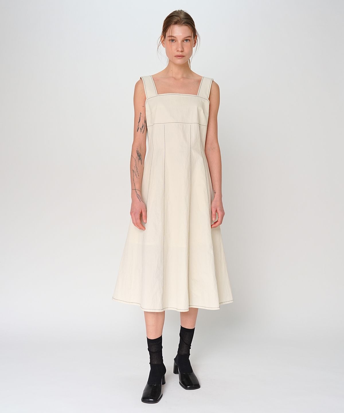 폴앤앨리스(PAUL&ALICE) SLEEVELESS STITCH LONG DRESS / IVORY