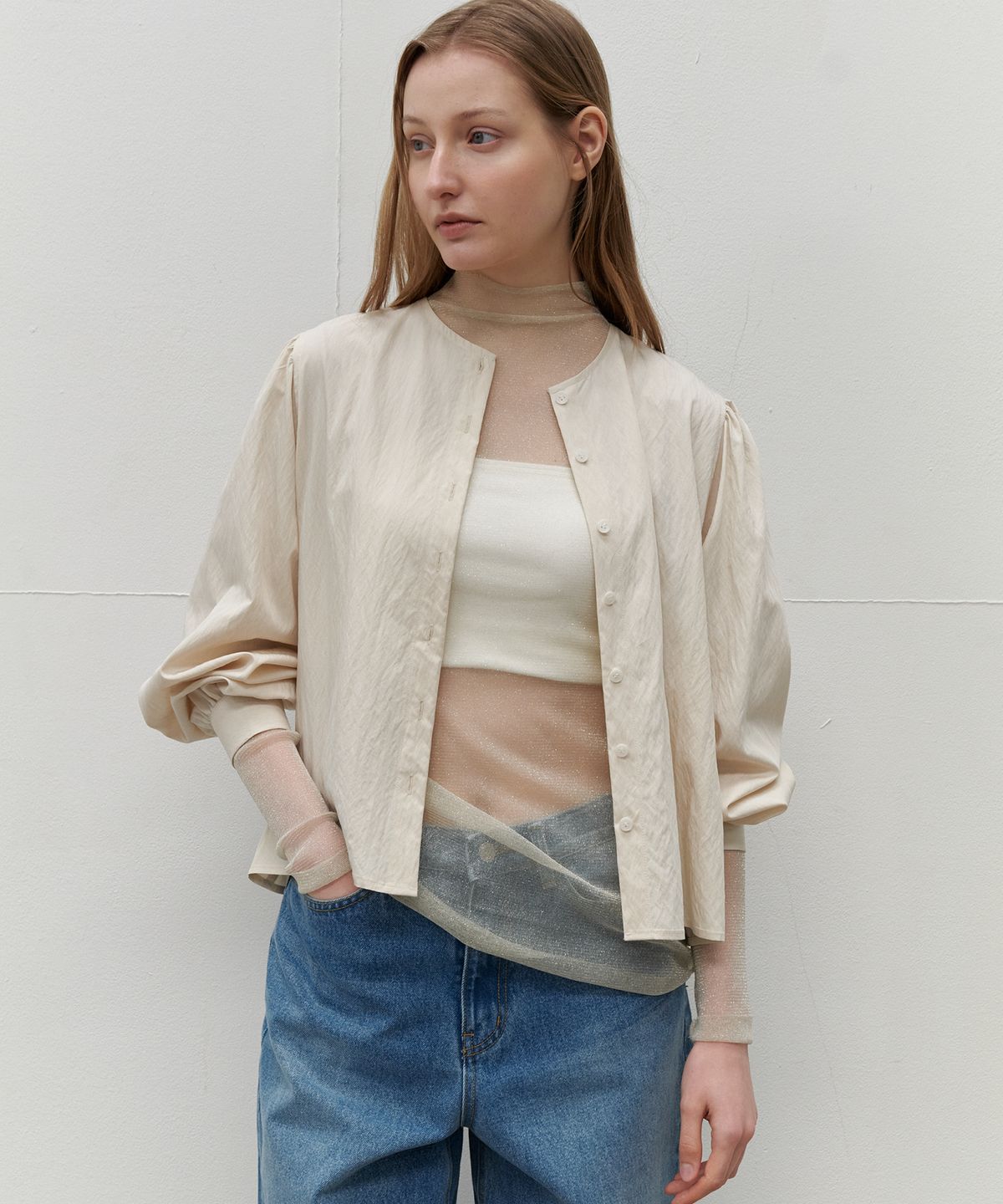 쏘이르(SO IR) ROUND SHIRRING BLOUSE - BEIGE