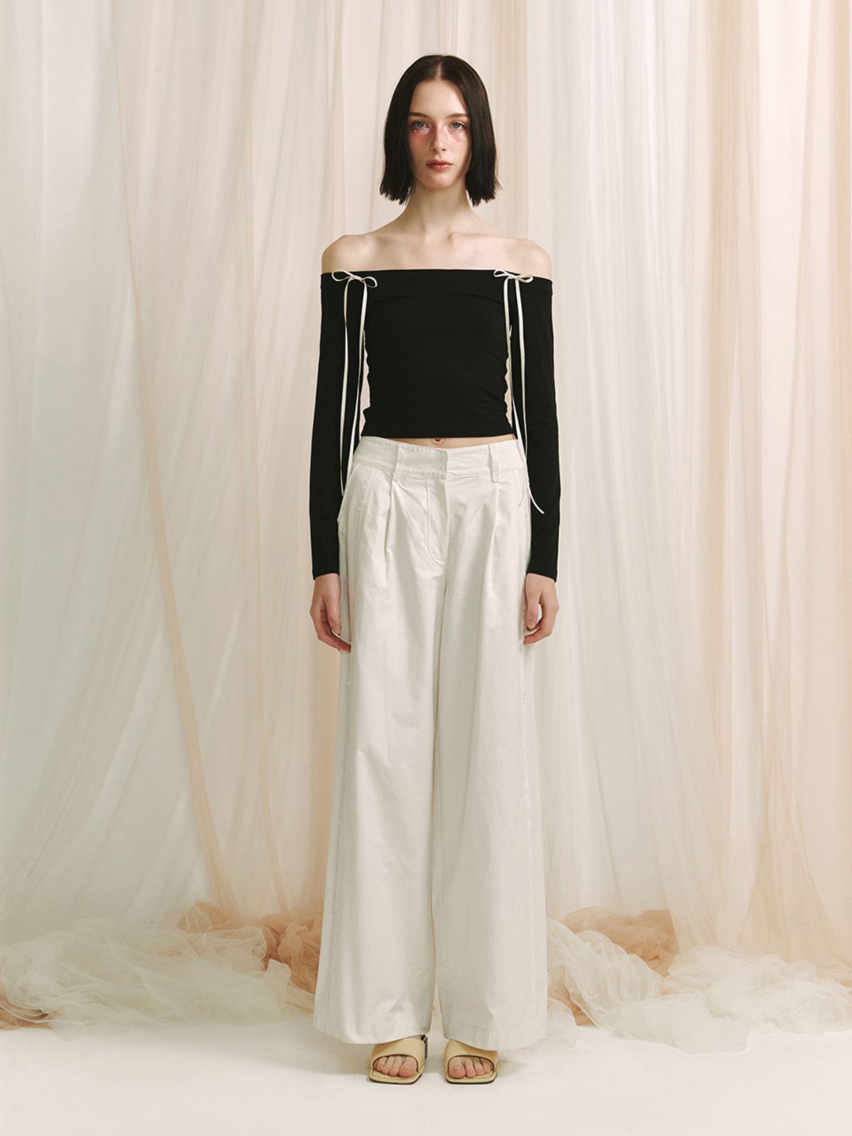 민더리(MEENDERI) RIBBON OFF-SHOULDER TOP - BLACK