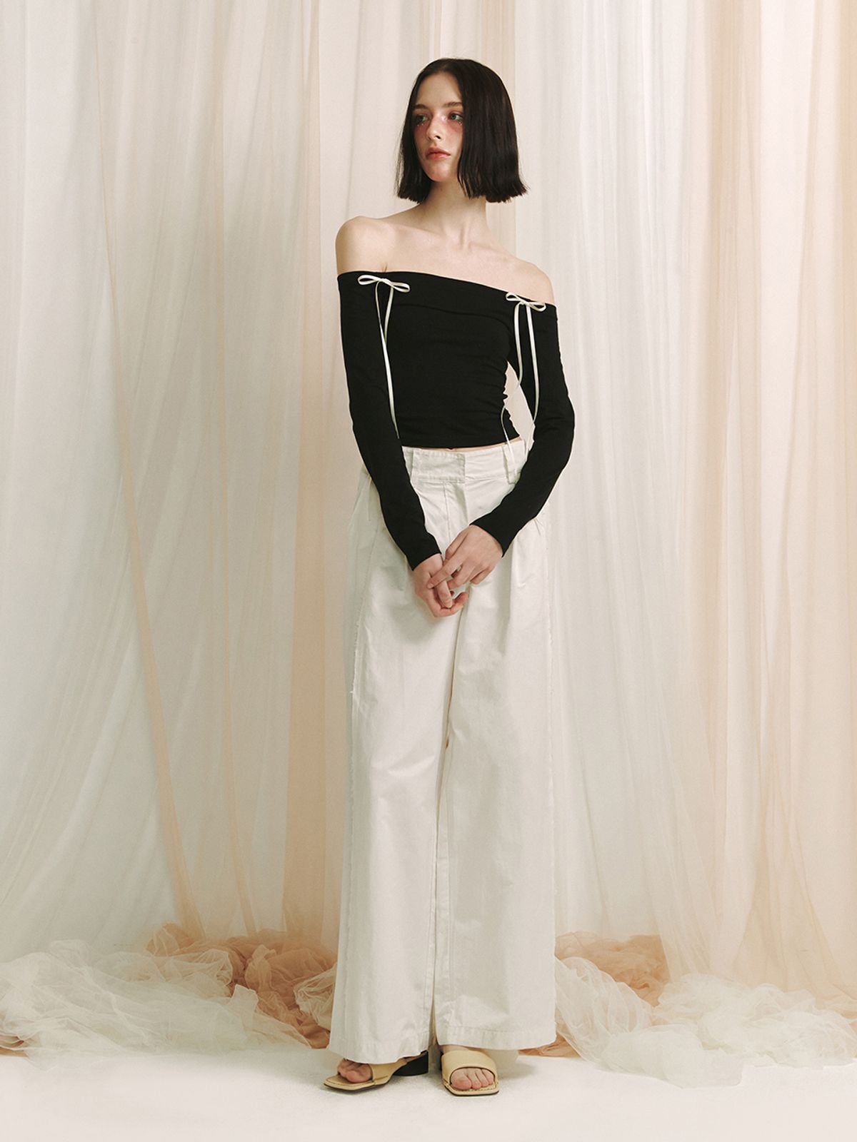 민더리(MEENDERI) RIBBON OFF-SHOULDER TOP - BLACK