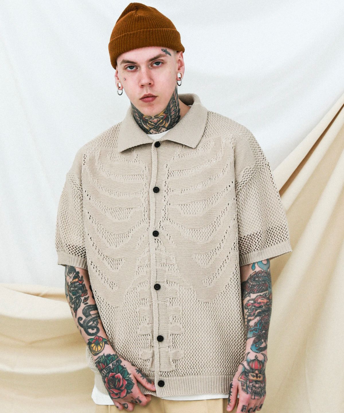 스테이지 네임(STAGE NAME) 스켈레톤 반팔 니트 셔츠 가디건_샌드 베이지