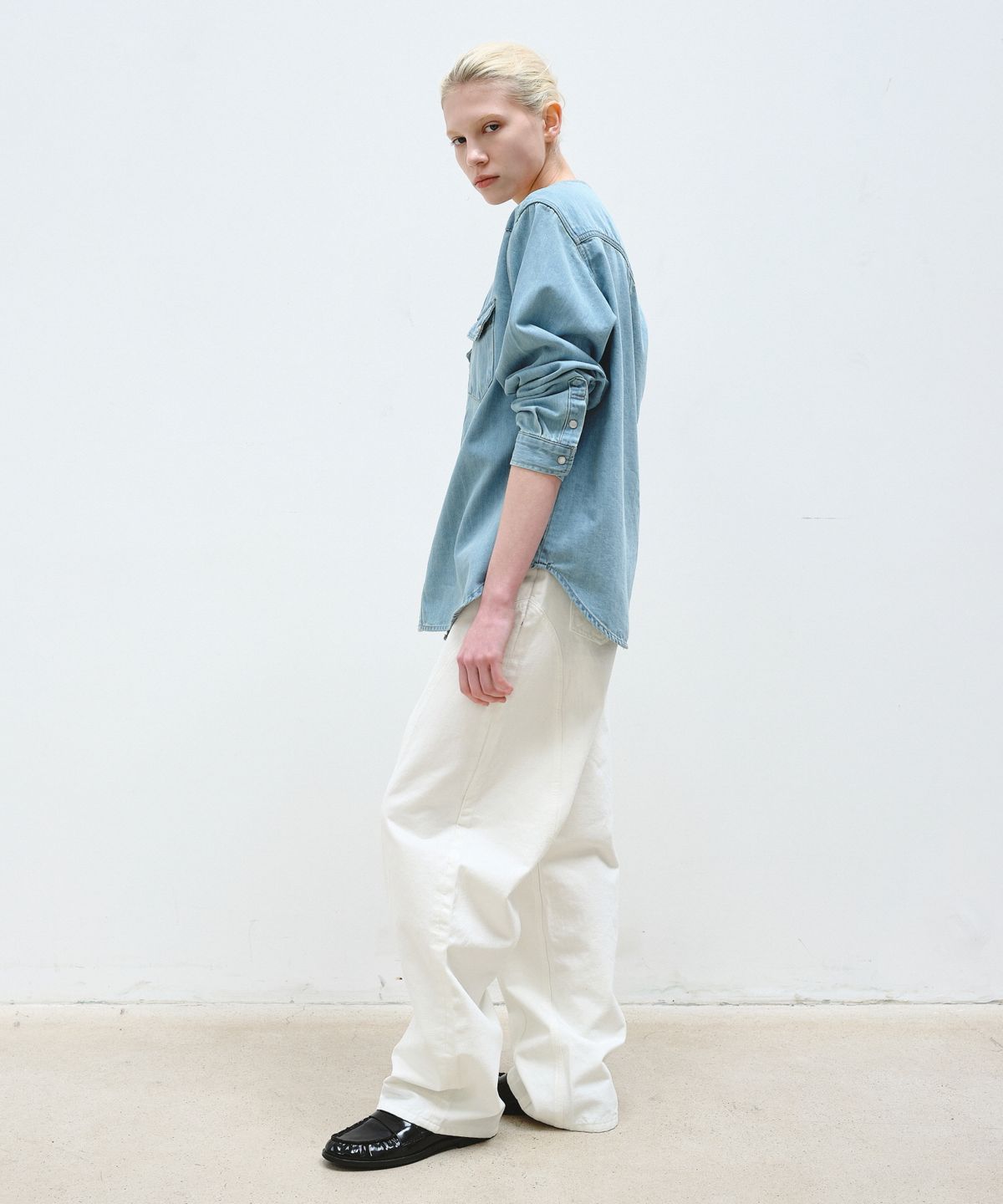 아옵트(AOPT) CURVED LINE WIDE JEANS - WHITE