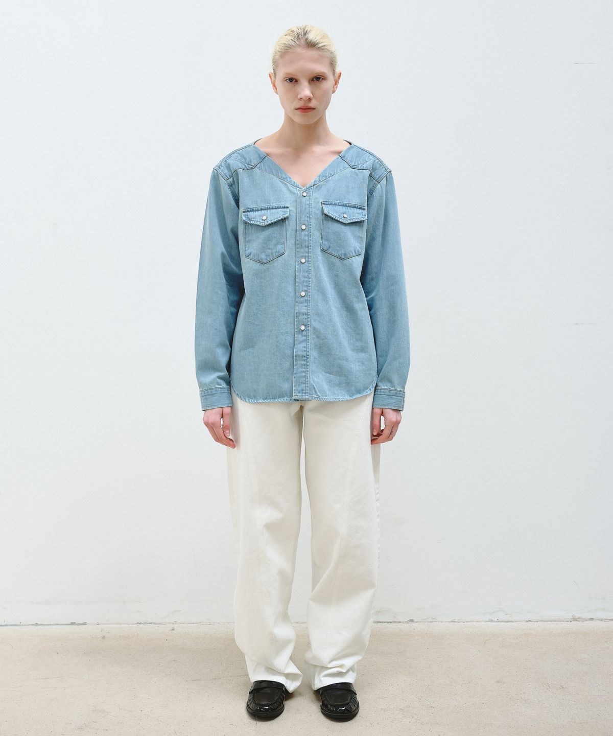 아옵트(AOPT) V-NECK OVERSIZED DENIM SHIRTS - LIGHT BLUE