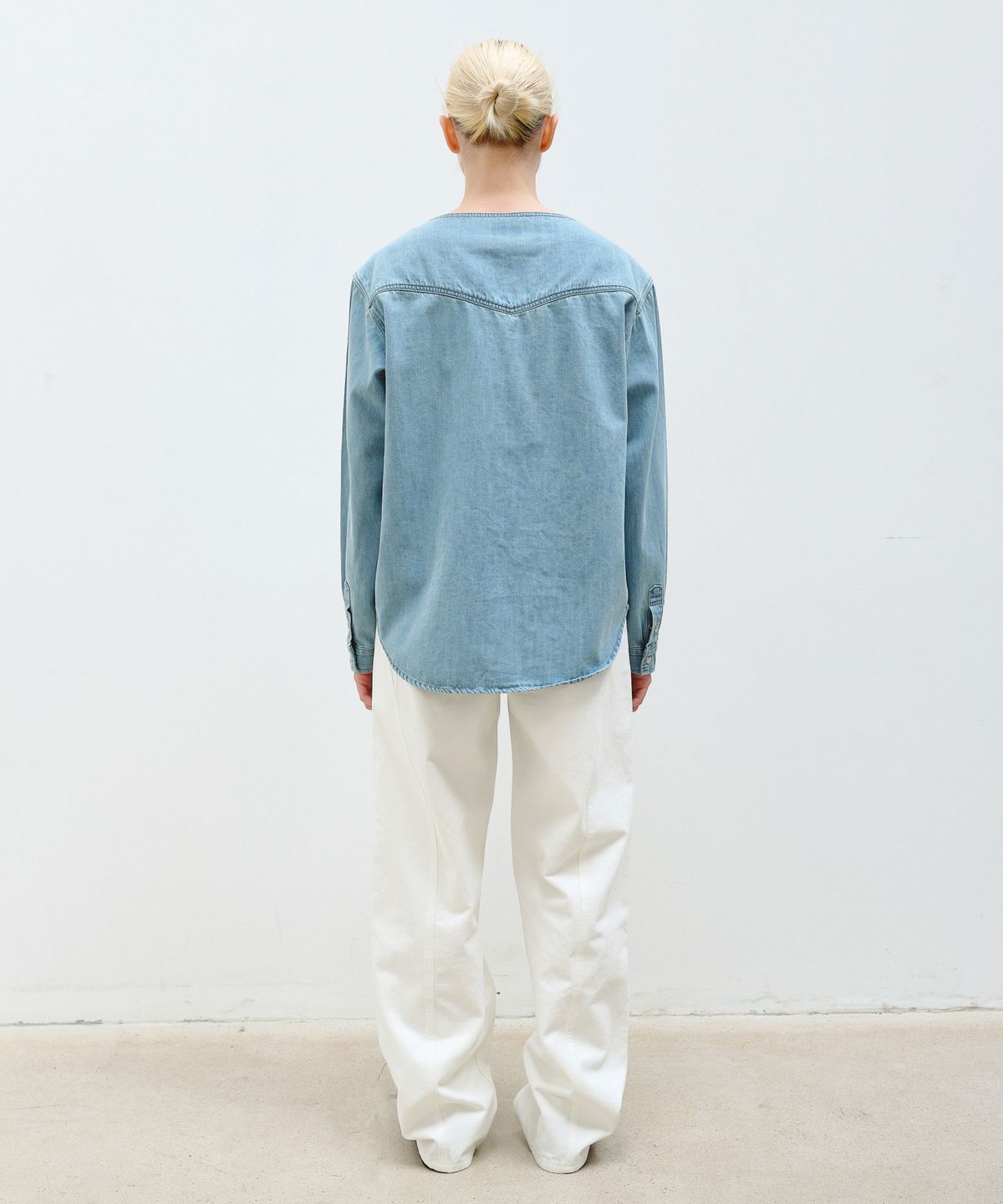 아옵트(AOPT) V-NECK OVERSIZED DENIM SHIRTS - LIGHT BLUE