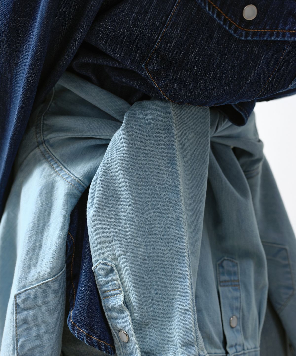 아옵트(AOPT) V-NECK OVERSIZED DENIM SHIRTS - LIGHT BLUE
