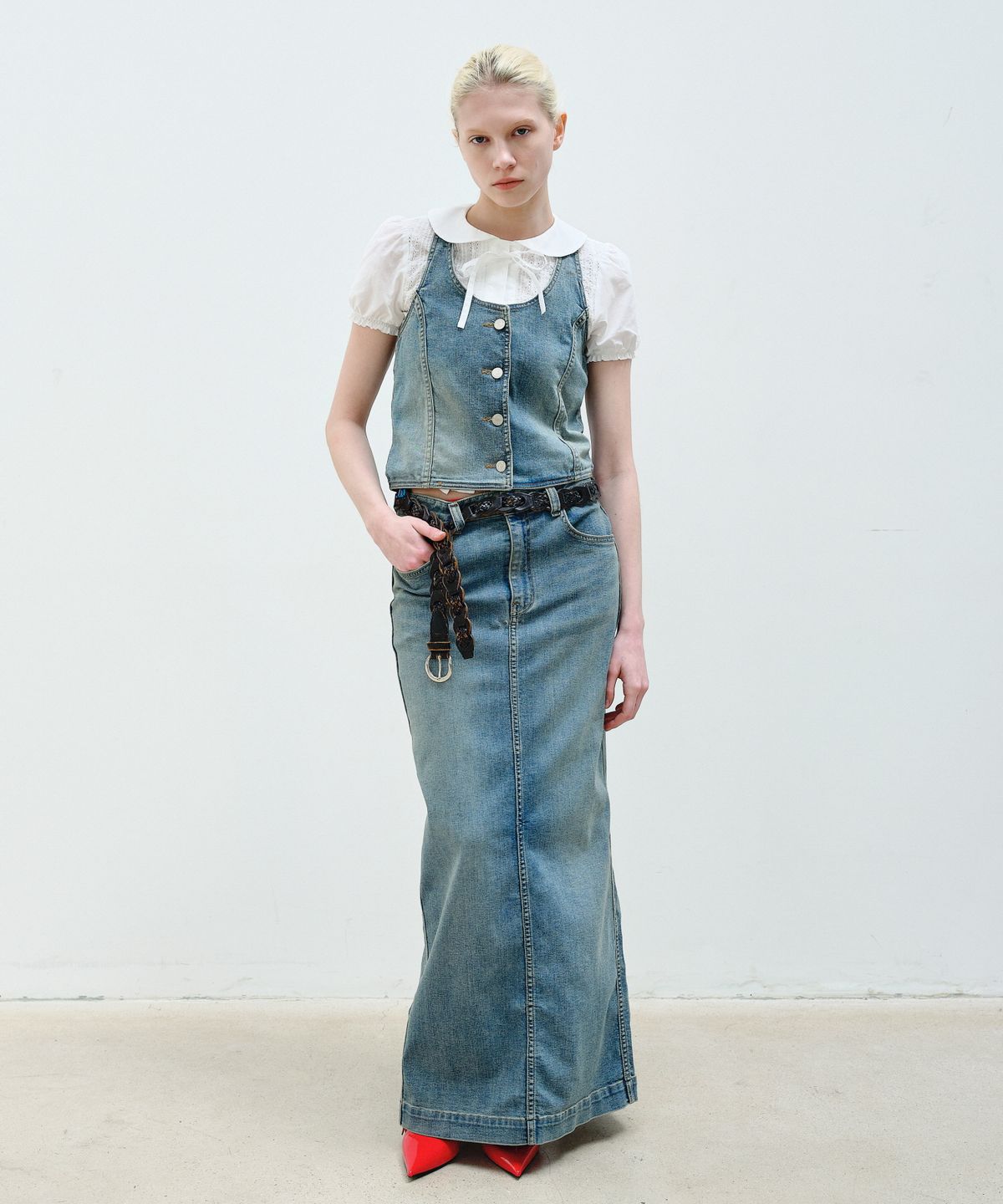 아옵트(AOPT) HALTER NECK DENIM VEST - BLUE