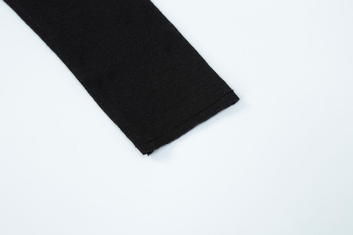 샐러드바구니(SALAD BAGUNI) Shimmer Round Neck Knit - black